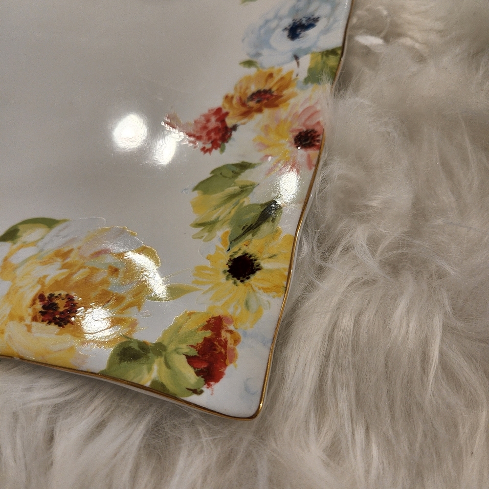 222 Fifth Georgette Rose Dinner Plates - Picture 2 of 5
